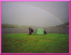 Arriving early evening at the small campground in Dunvegan, the weather was indeed fine. During the night however, gales blew up turning the place into a real nightmare. Those of you intending camping should bring a wind sturdy tent with you.